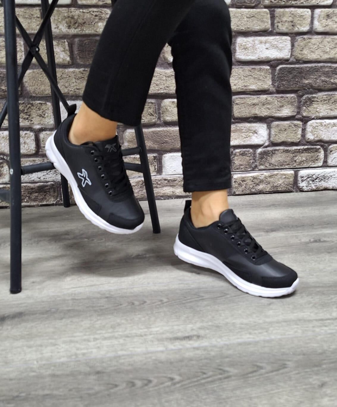 Rahat Konforlu Bağcıklı Günlük Spor Ayakkabı Sneaker Siyah - Beyaz - 38