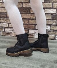 İçi Kürklü Kaydırmaz Kauçuk Taban Suya ve Soğuğa Dayanıklı Bağcıklı ve Fermuarlı Bot Siyah - 39