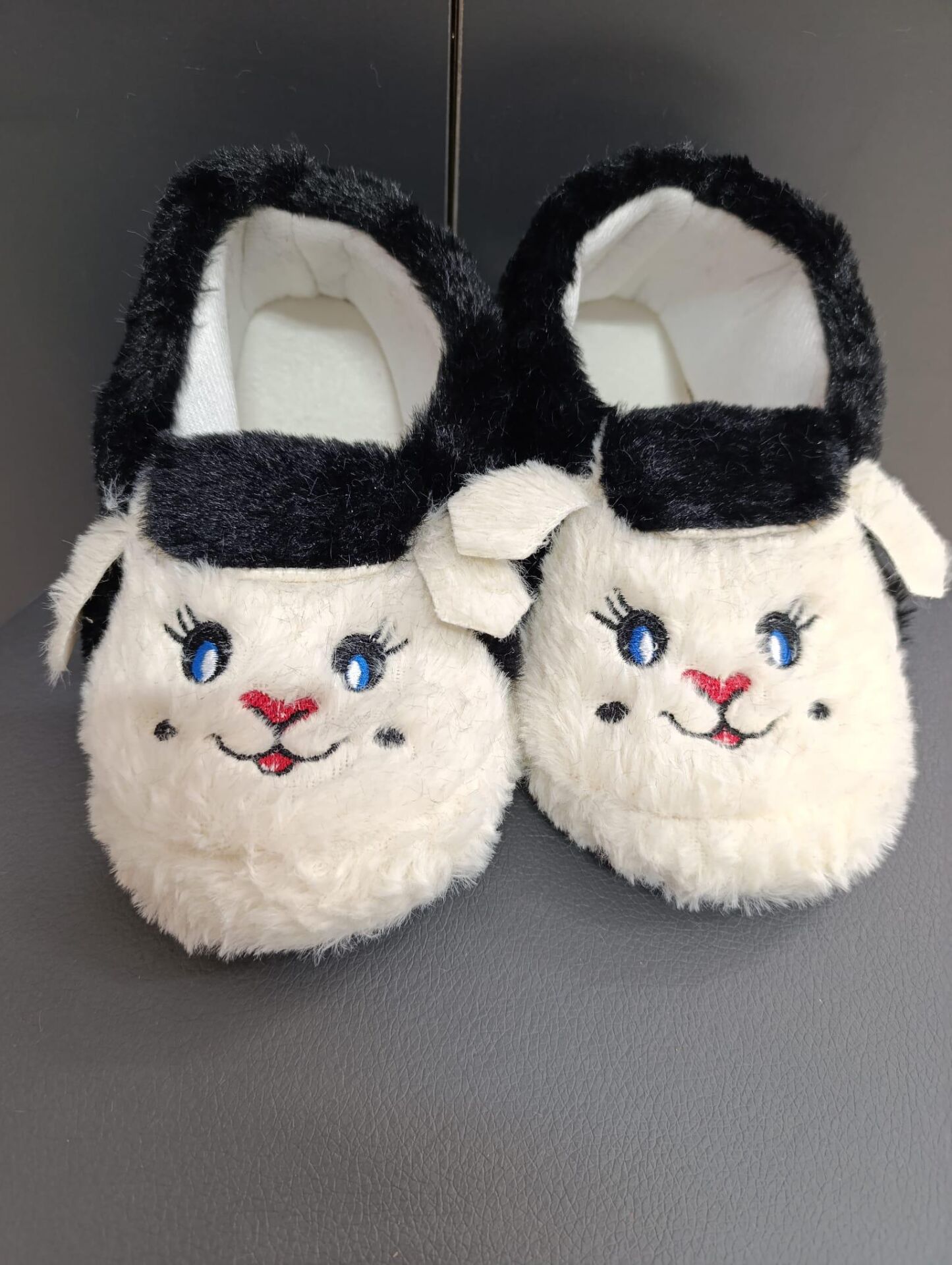 Çocuk Kaydırmaz Taban Panduf Pamuk Astarlı, Kedi Figürlü Çok Amaçlı Okul, Kreş Patiği, Ev Patiği Siyah - 33-34